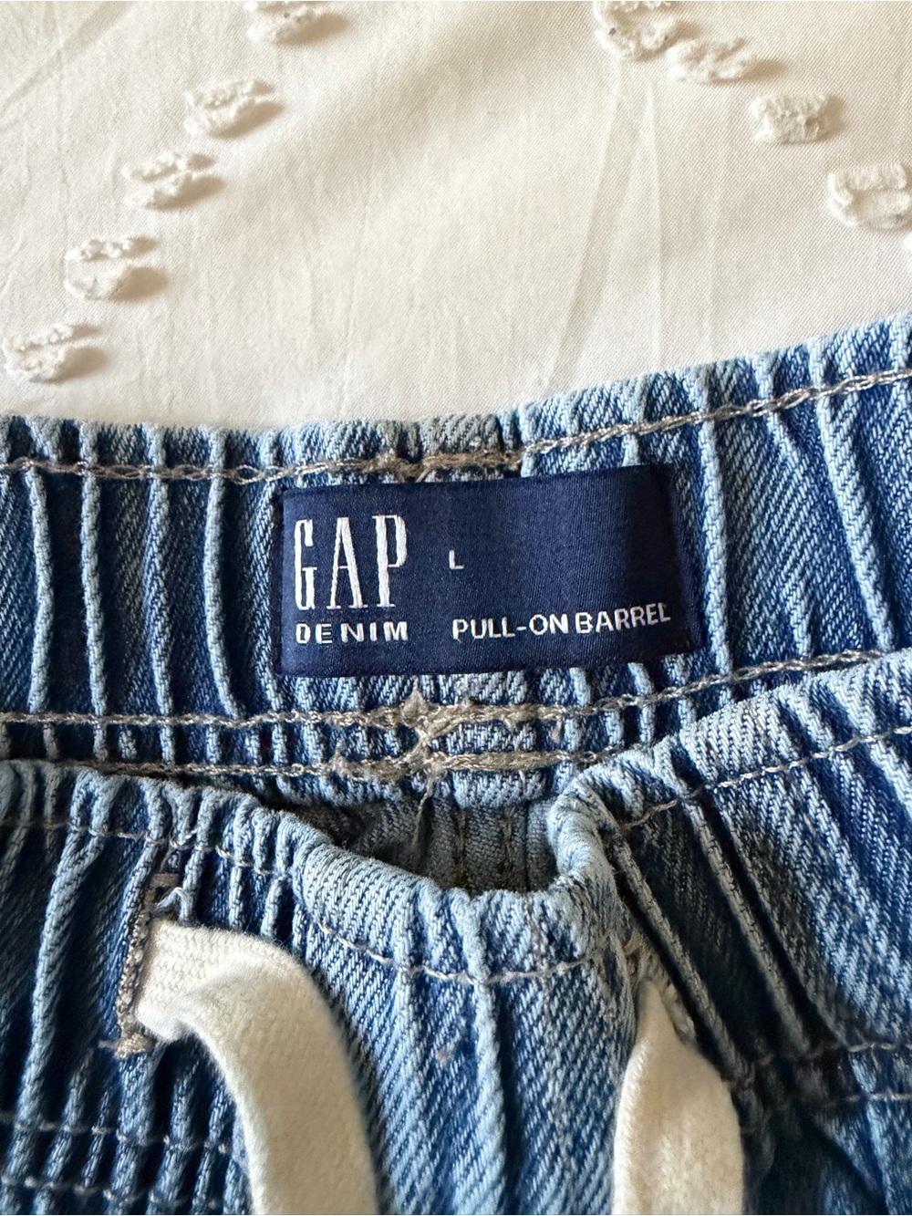 GAP Relaxed Light Blue Elastic-Waist Jeans - Picture 3 of 3